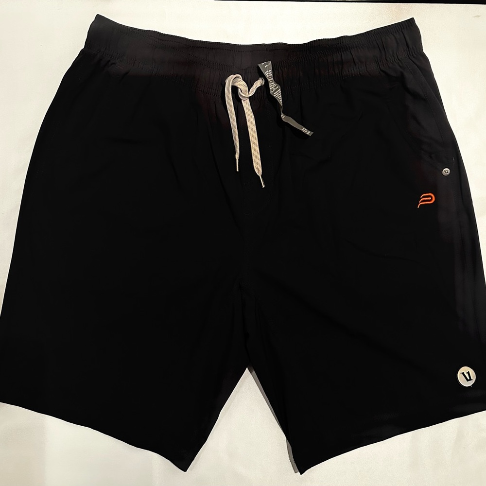 Vuori Kore Lined Shorts. XL. Black